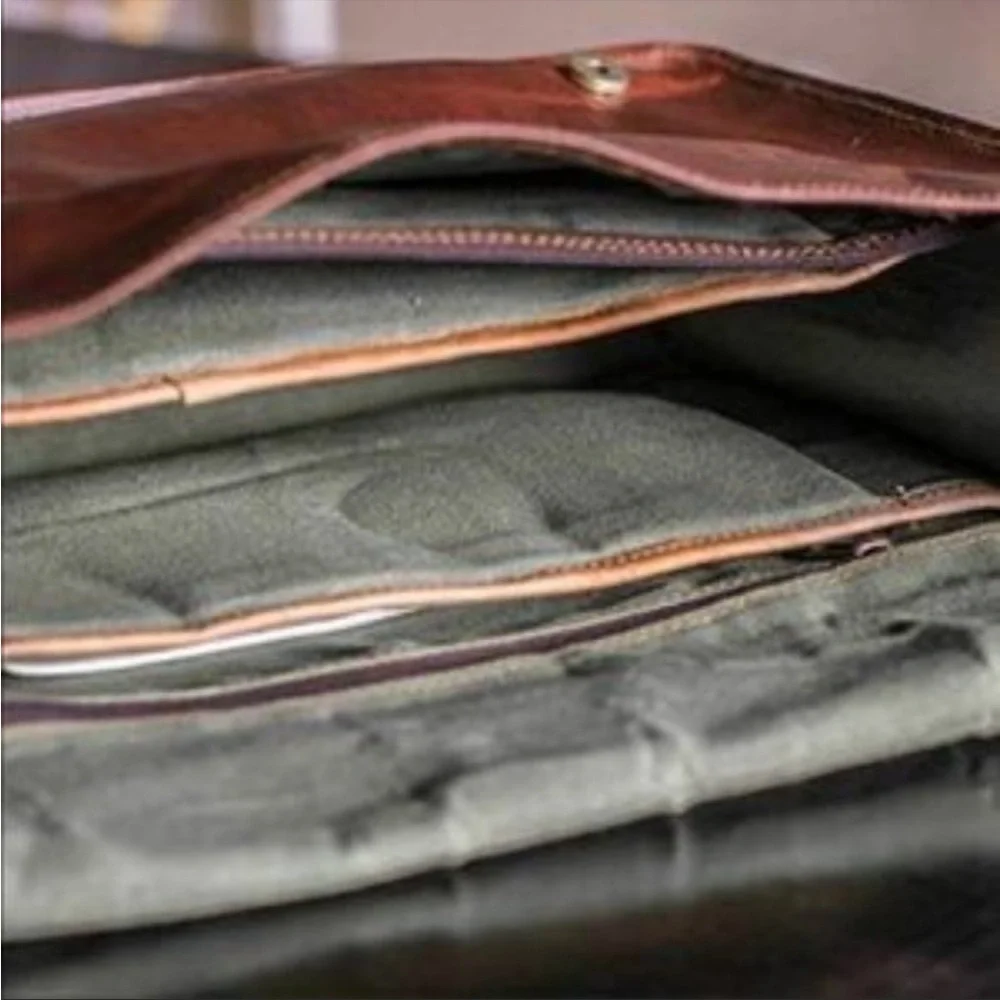 NEW Gorgeous Vintage Leather Messenger/Crossbody Bag
